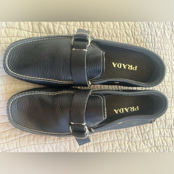 These loafers is comfortable and have a rubber sole. Beautiful soft leather. - Picture 1 of 3